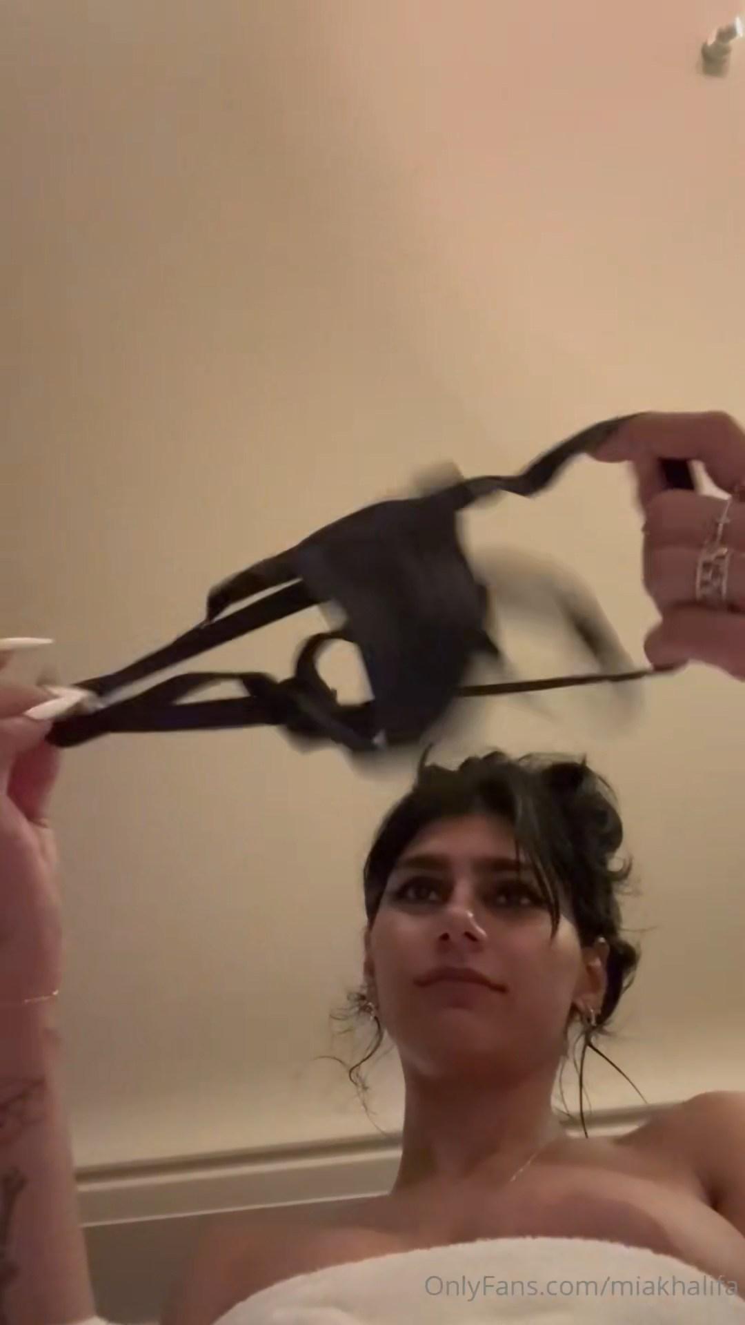mia khalifa nude thong try on onlyfans video leaked vatjon