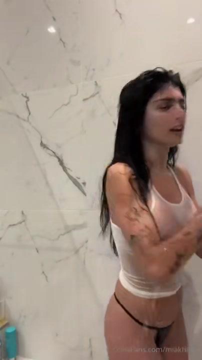 mia_khalifa_nude_wet_tank_top_onlyfans_video_leaked-kiqvee mia khalifa nude wet tank top onlyfans video leaked kiqvee