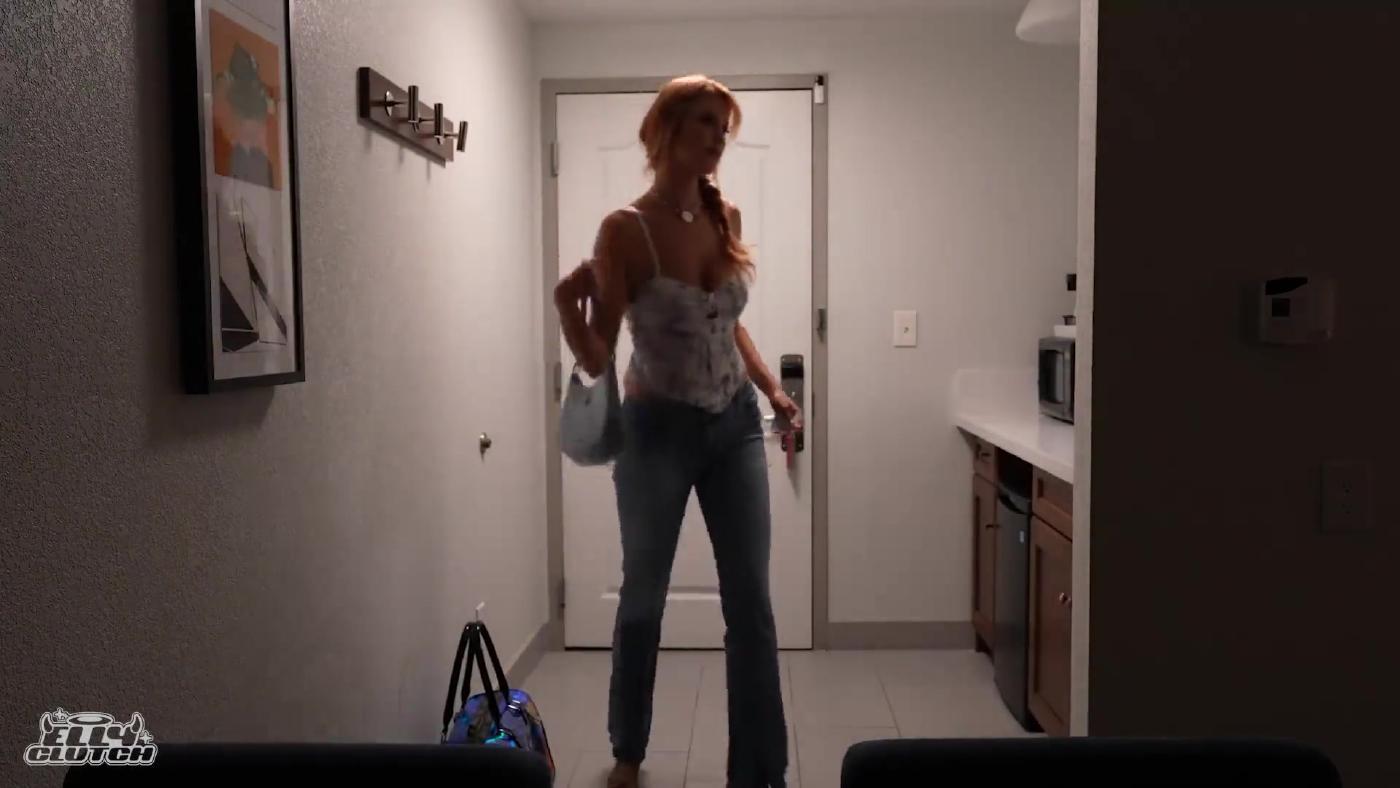 elly clutch nude hotel room intruder onlyfans video leaked yhmqja